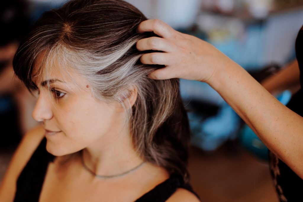 accepter ses cheveux blancs